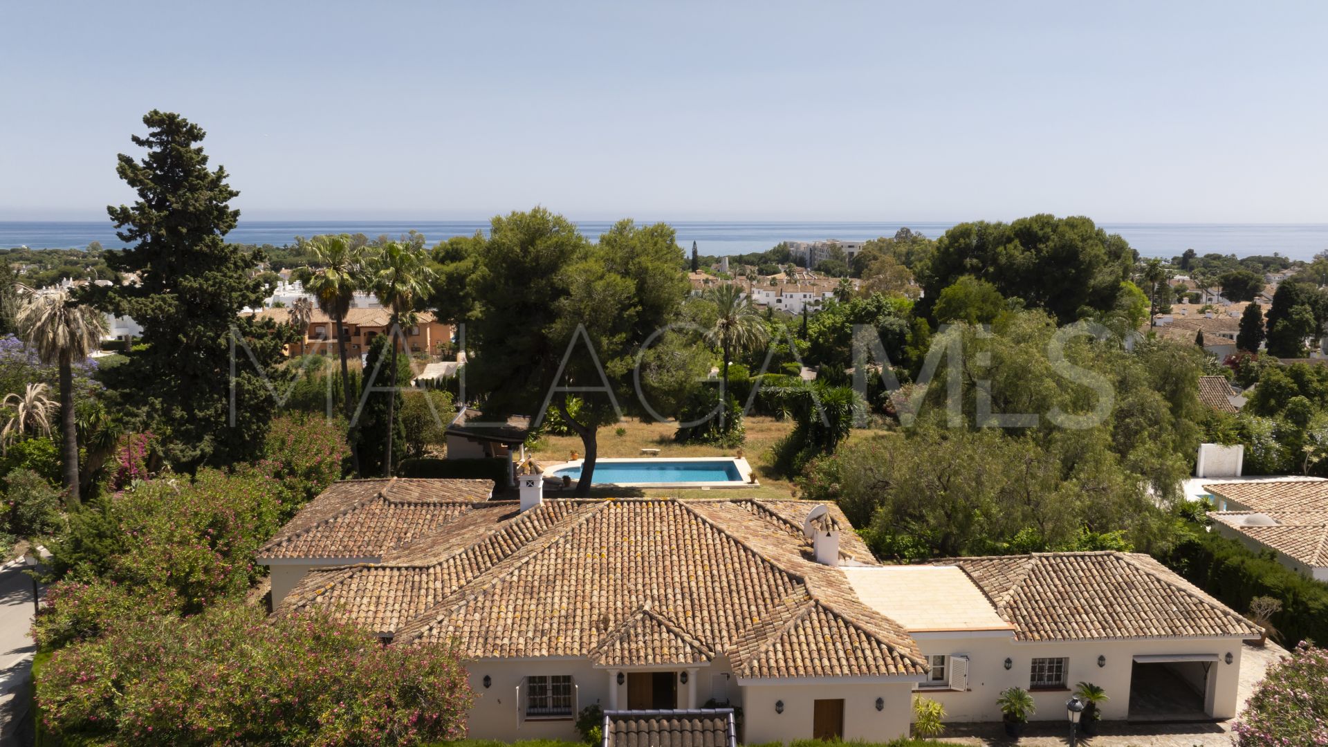 Plot in El Paraiso for sale