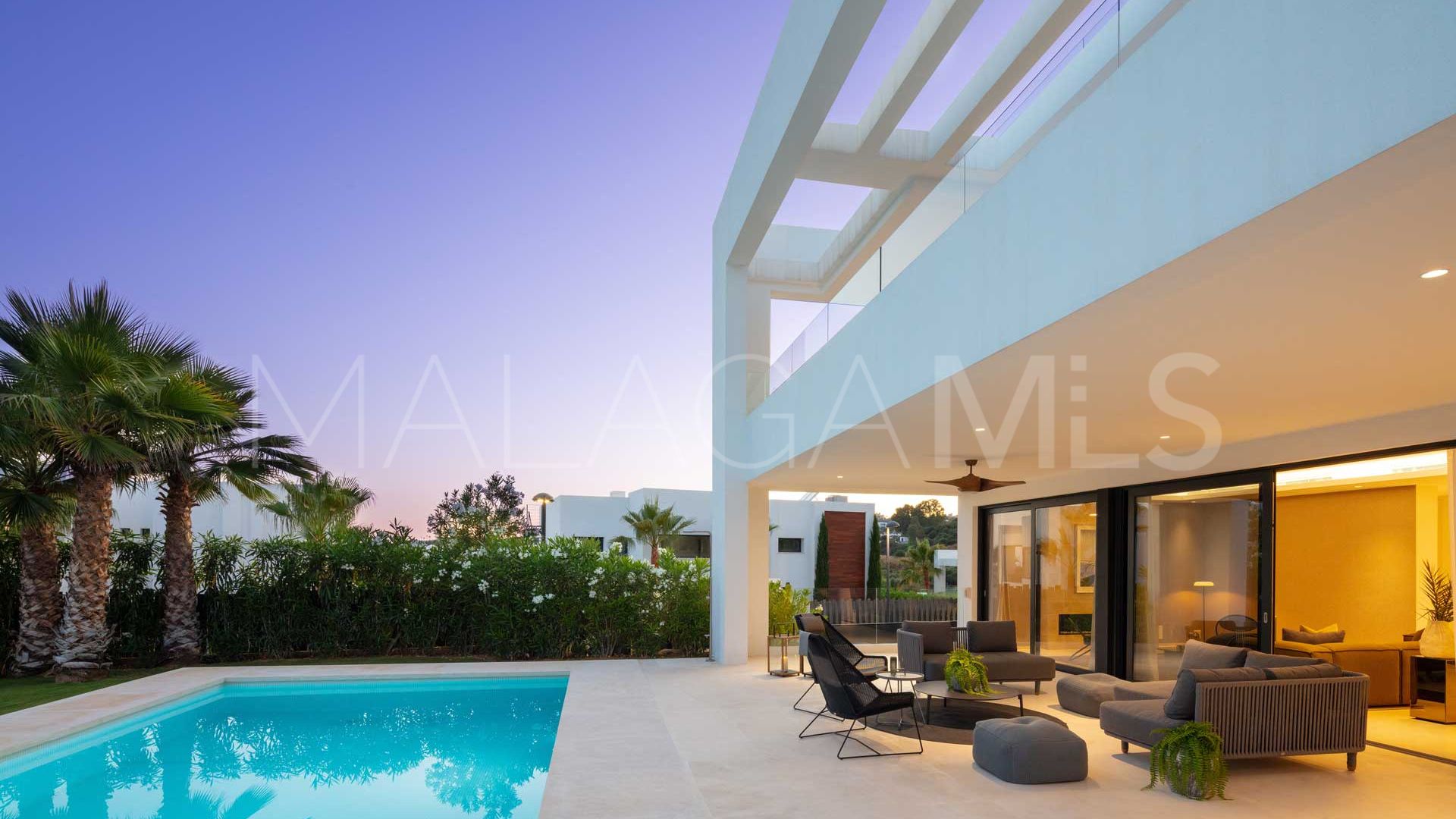 Villa for sale in Nueva Andalucia