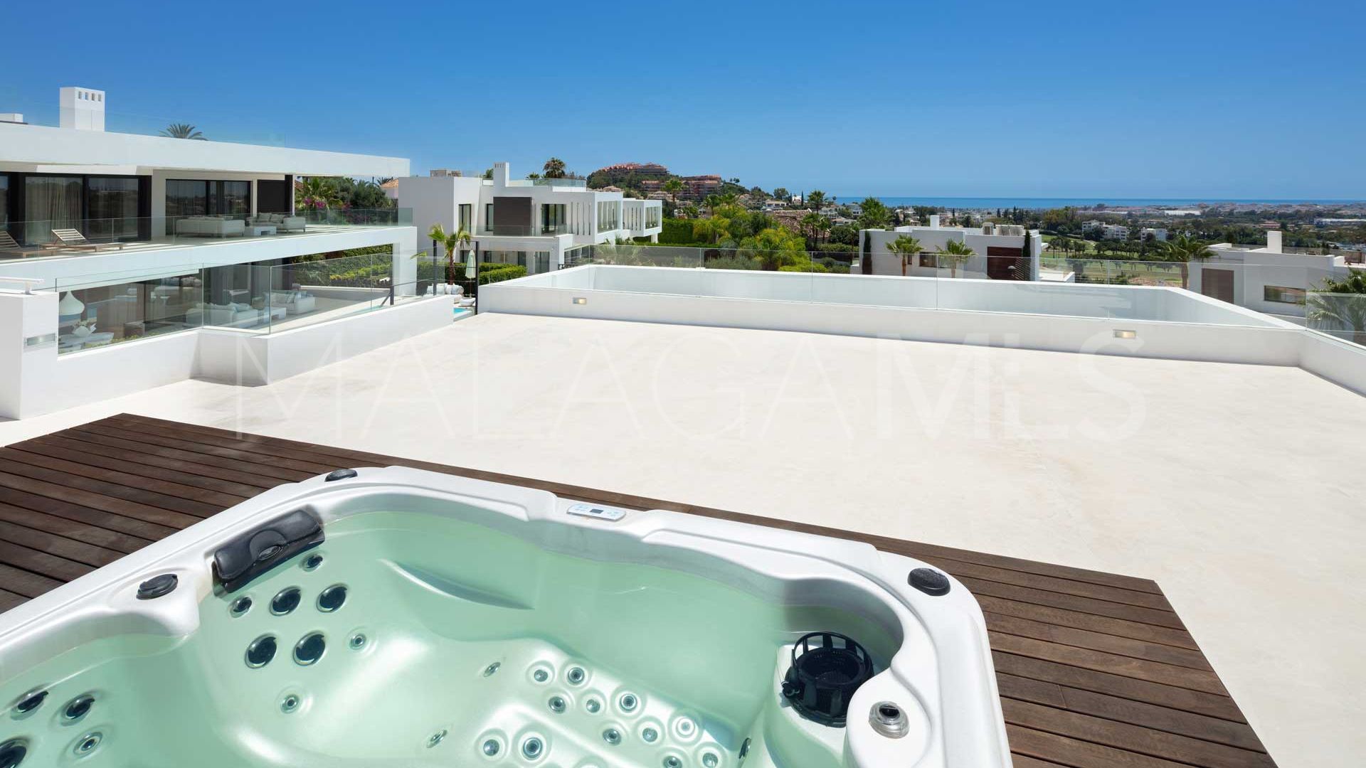 Villa for sale in Nueva Andalucia