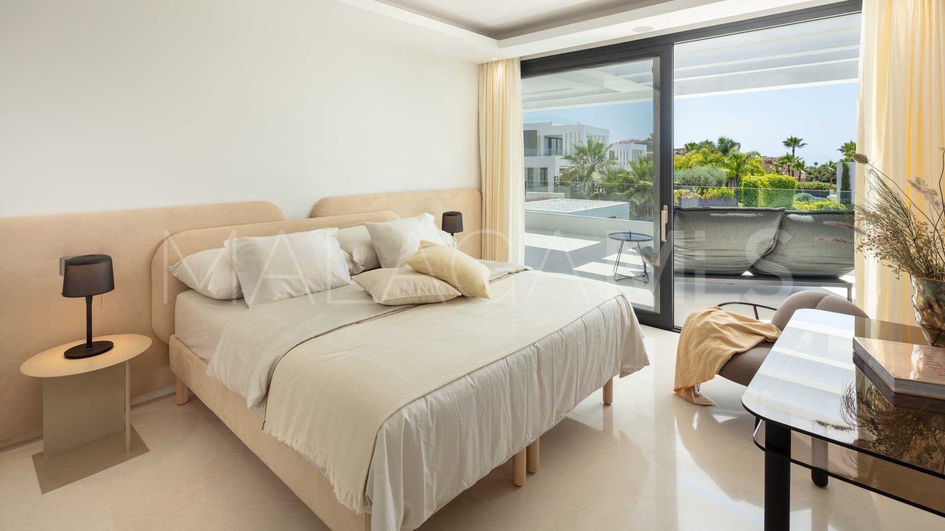 Villa for sale in Nueva Andalucia