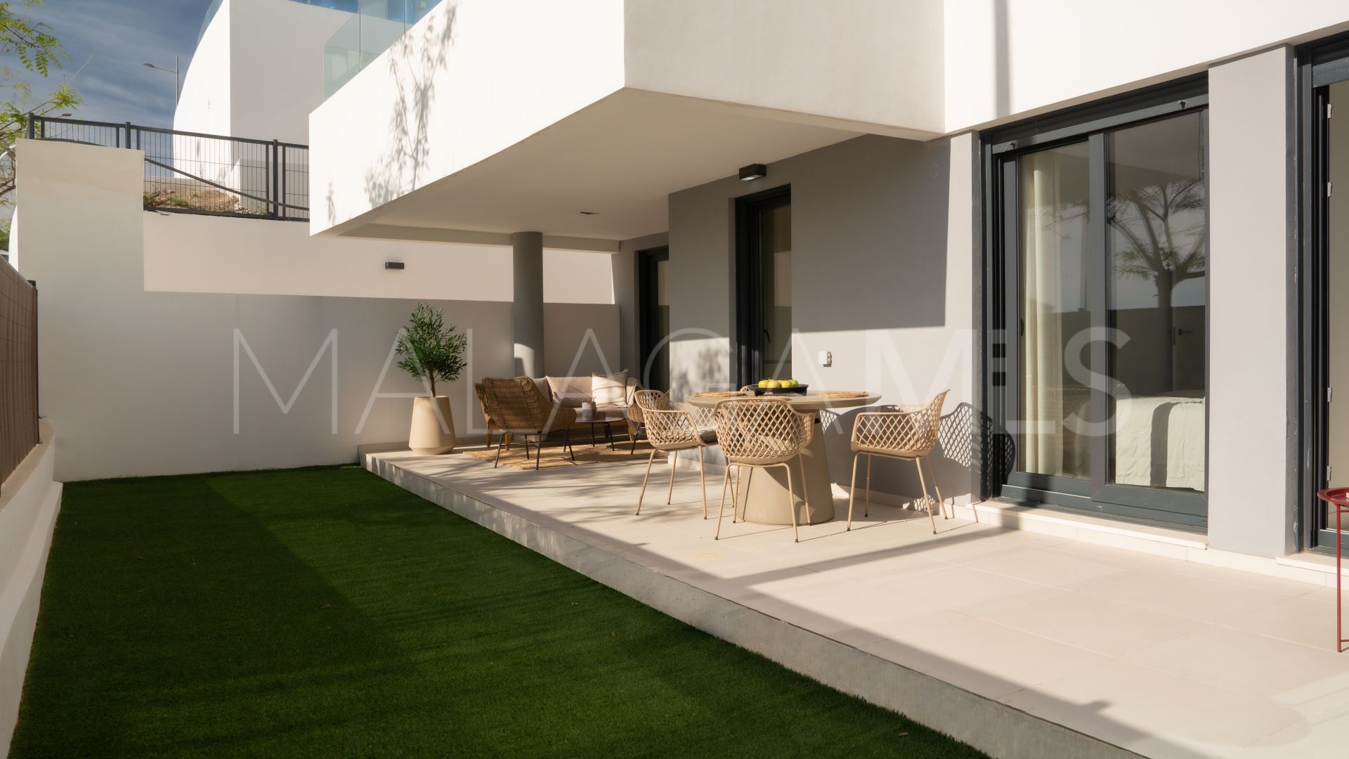 Ground floor apartment with 2 bedrooms for sale in Estepona Town
