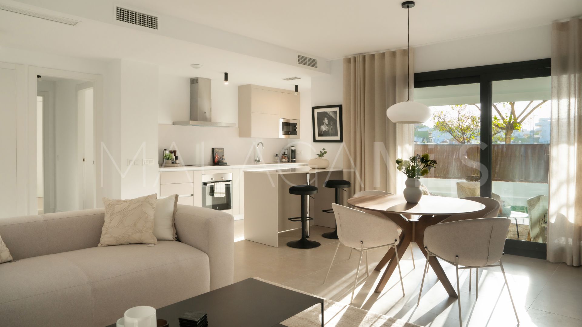 Ground floor apartment with 2 bedrooms for sale in Estepona Town