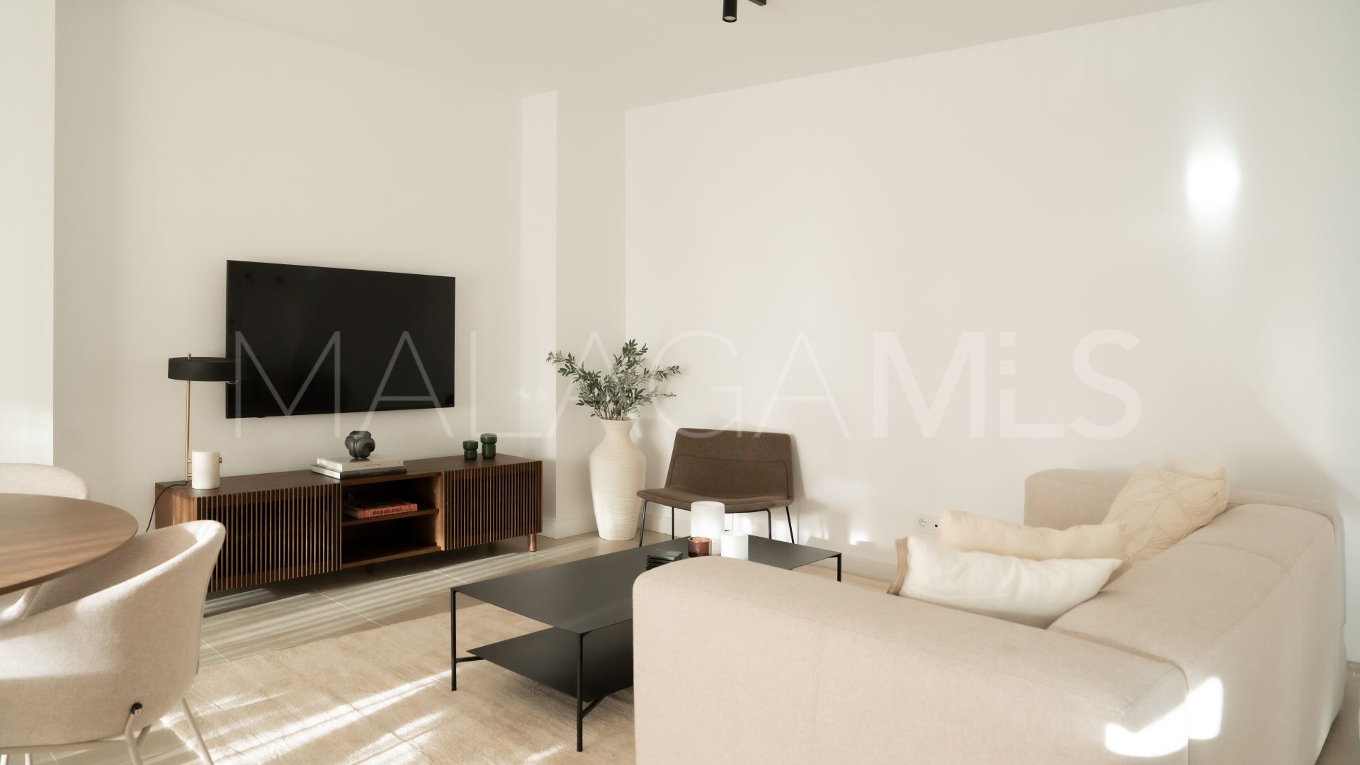 Ground floor apartment with 2 bedrooms for sale in Estepona Town