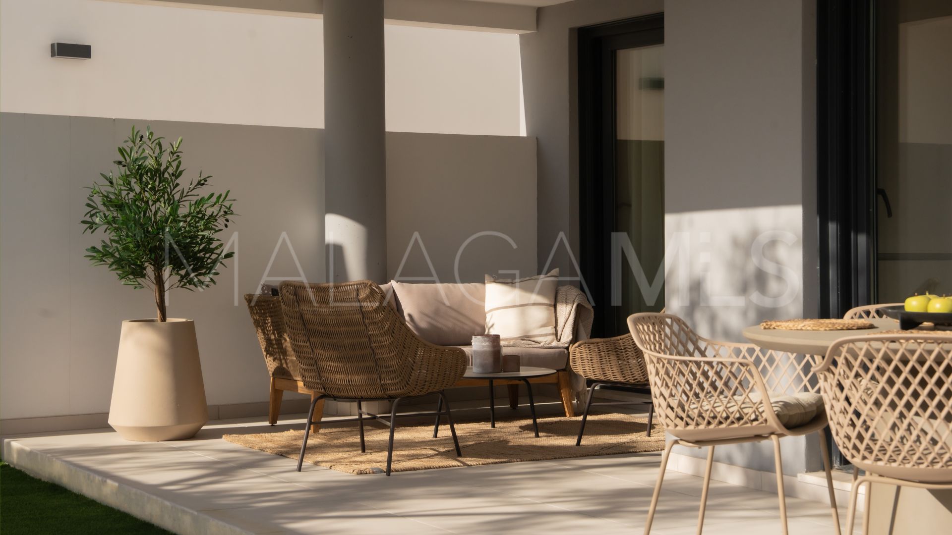 Ground floor apartment with 2 bedrooms for sale in Estepona Town