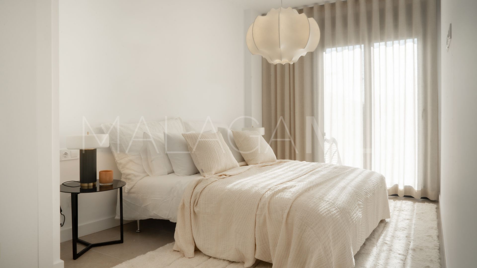 Ground floor apartment with 2 bedrooms for sale in Estepona Town