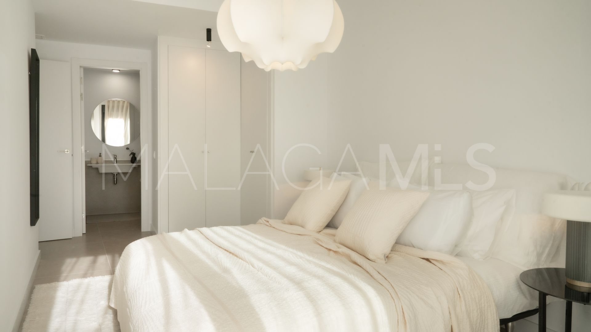 Ground floor apartment with 2 bedrooms for sale in Estepona Town