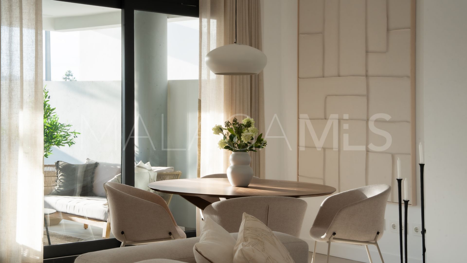 Ground floor apartment with 2 bedrooms for sale in Estepona Town