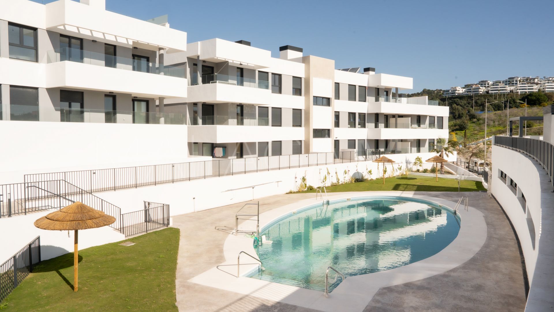 Ground floor apartment with 2 bedrooms for sale in Estepona Town