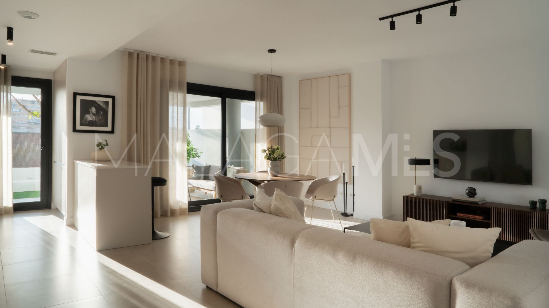 Ground floor apartment with 2 bedrooms for sale in Estepona Town