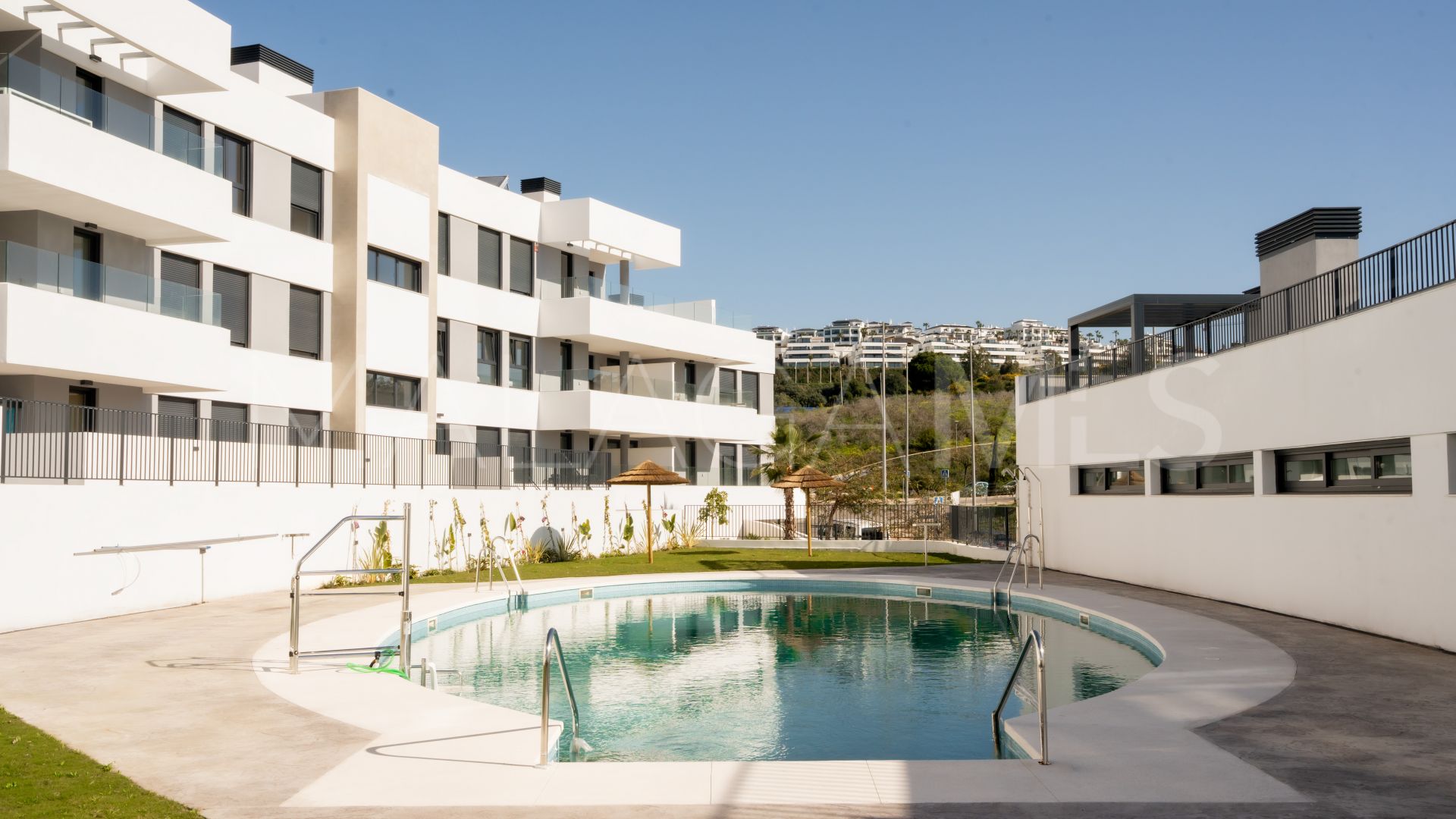 Ground floor apartment with 2 bedrooms for sale in Estepona Town