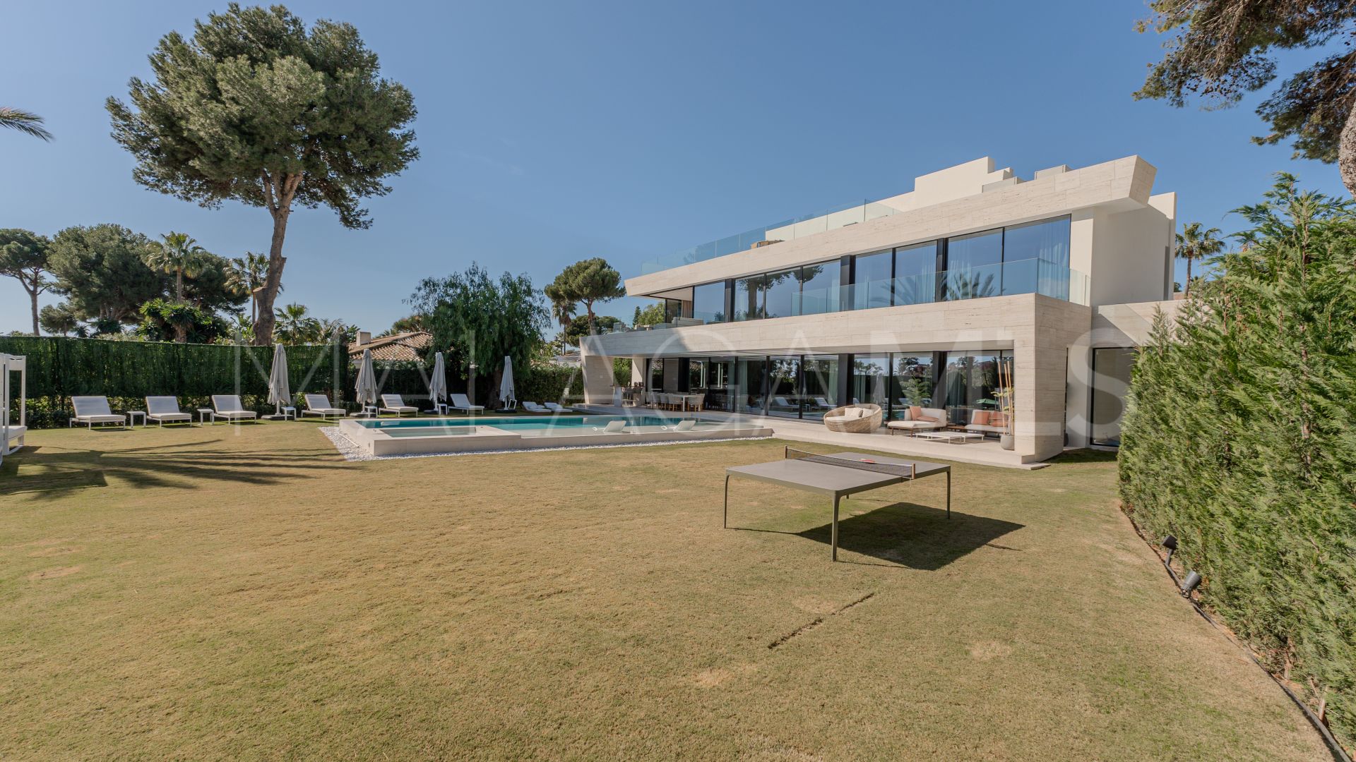 Villa for sale in Los Monteros