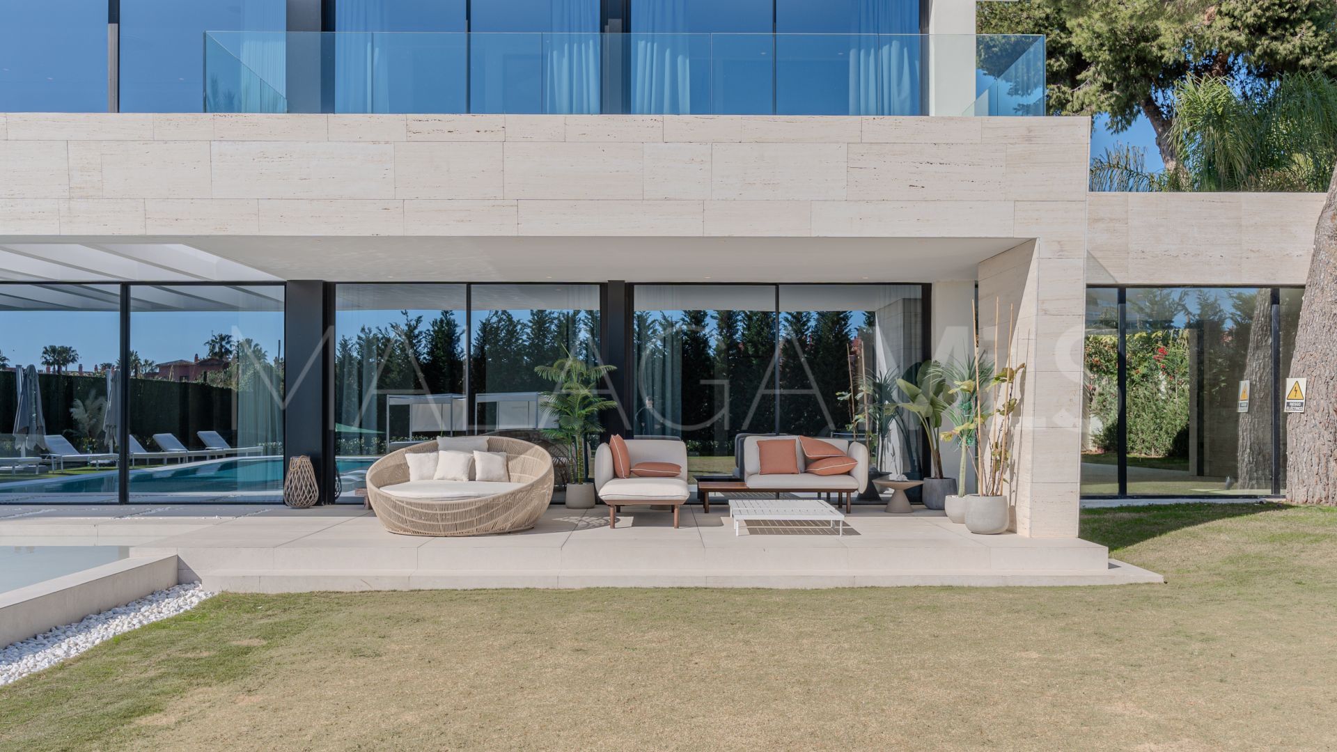 Villa for sale in Los Monteros