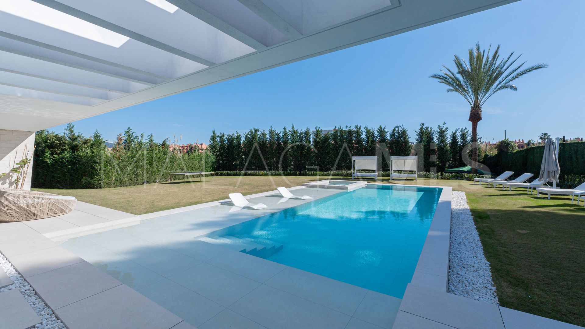 Villa for sale in Los Monteros