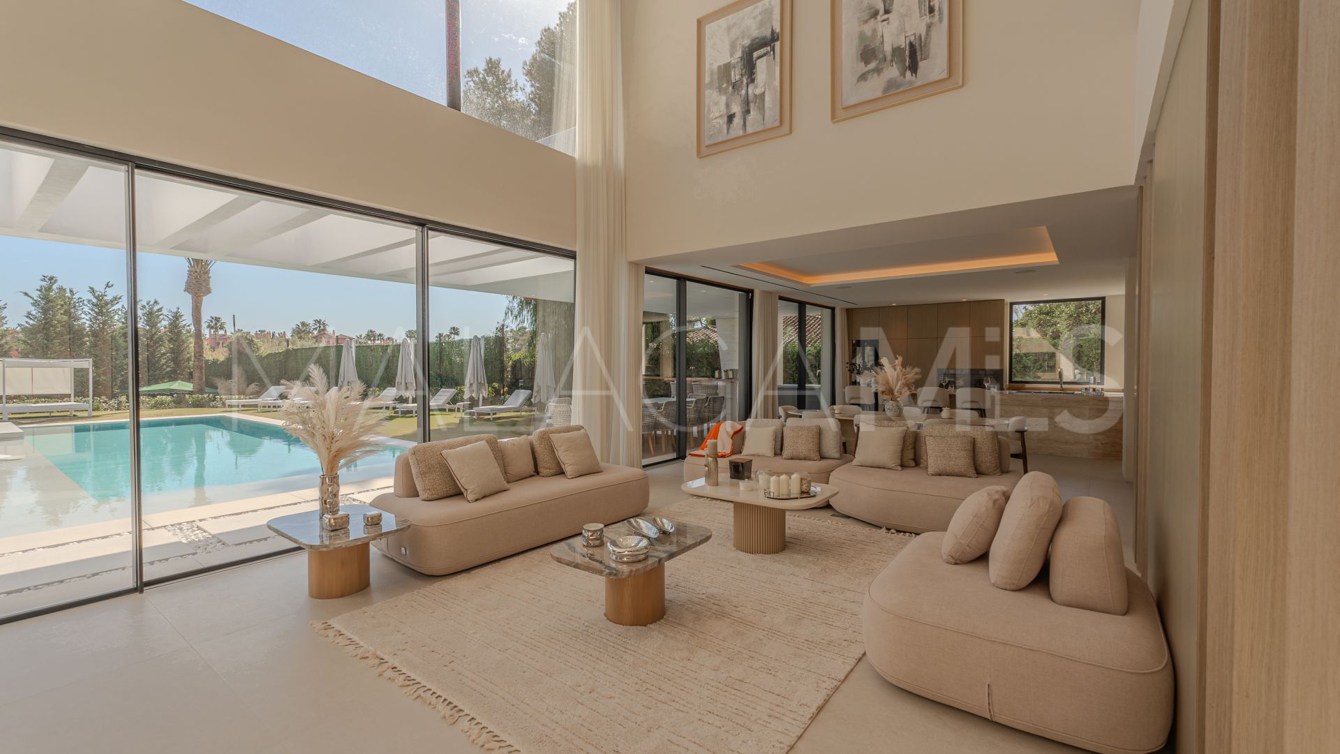 Villa for sale in Los Monteros