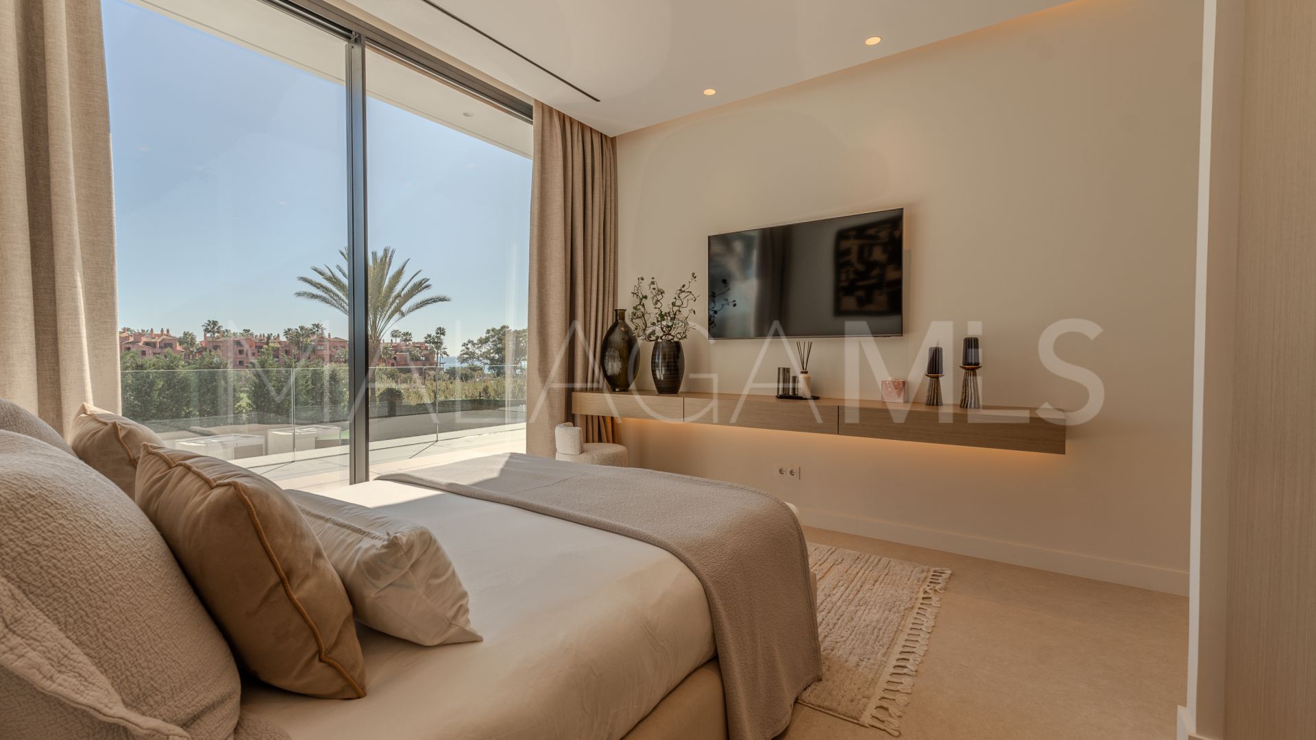 Villa for sale in Los Monteros