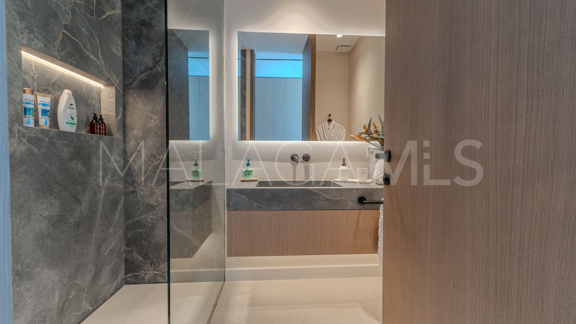 Villa for sale in Los Monteros