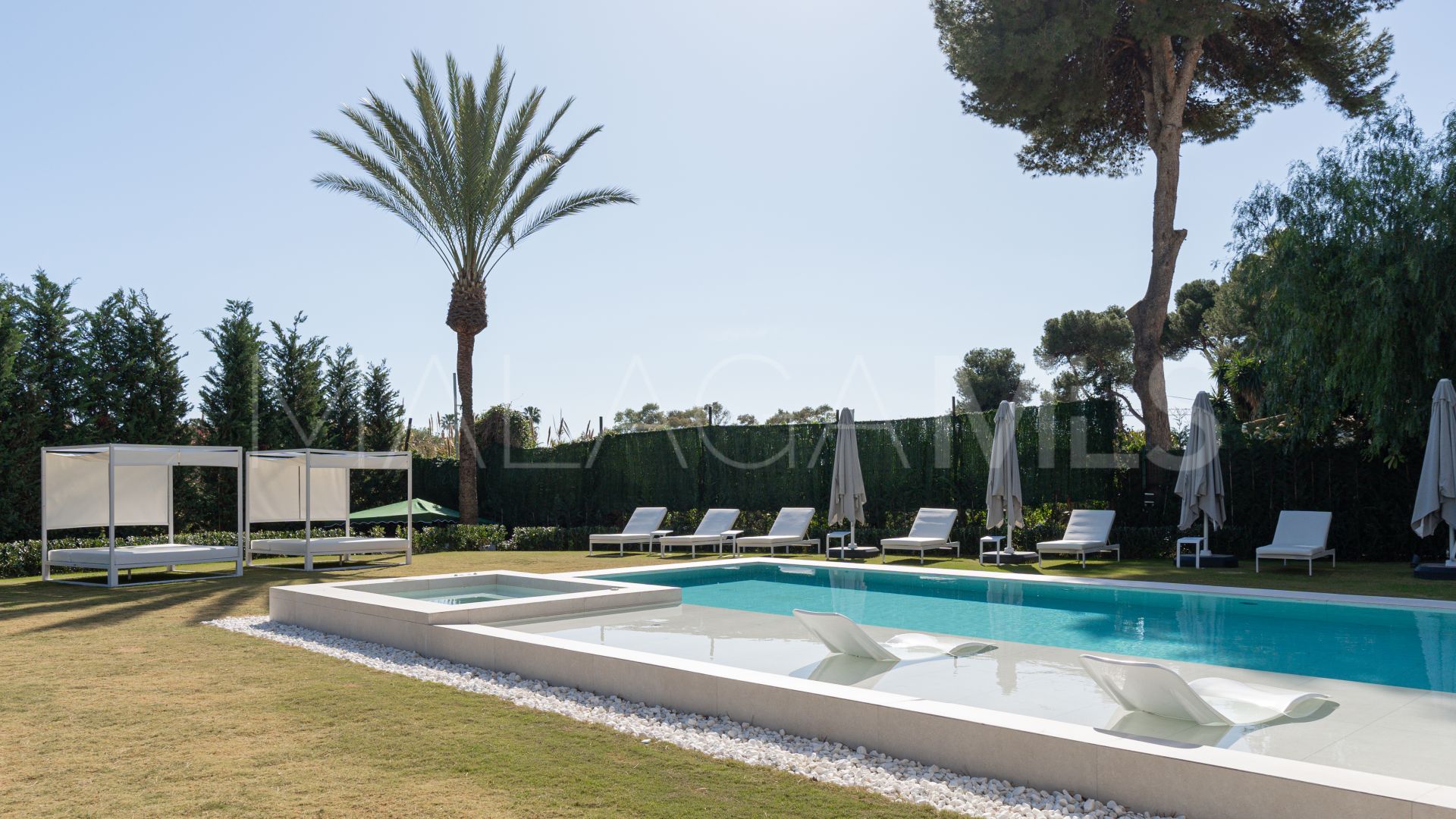 Villa for sale in Los Monteros