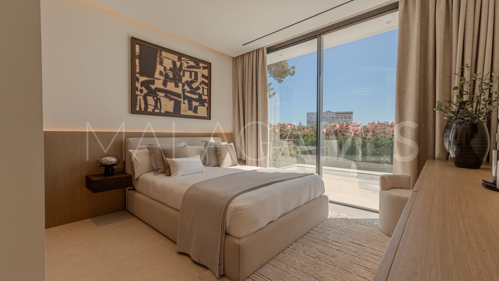 Villa for sale in Los Monteros