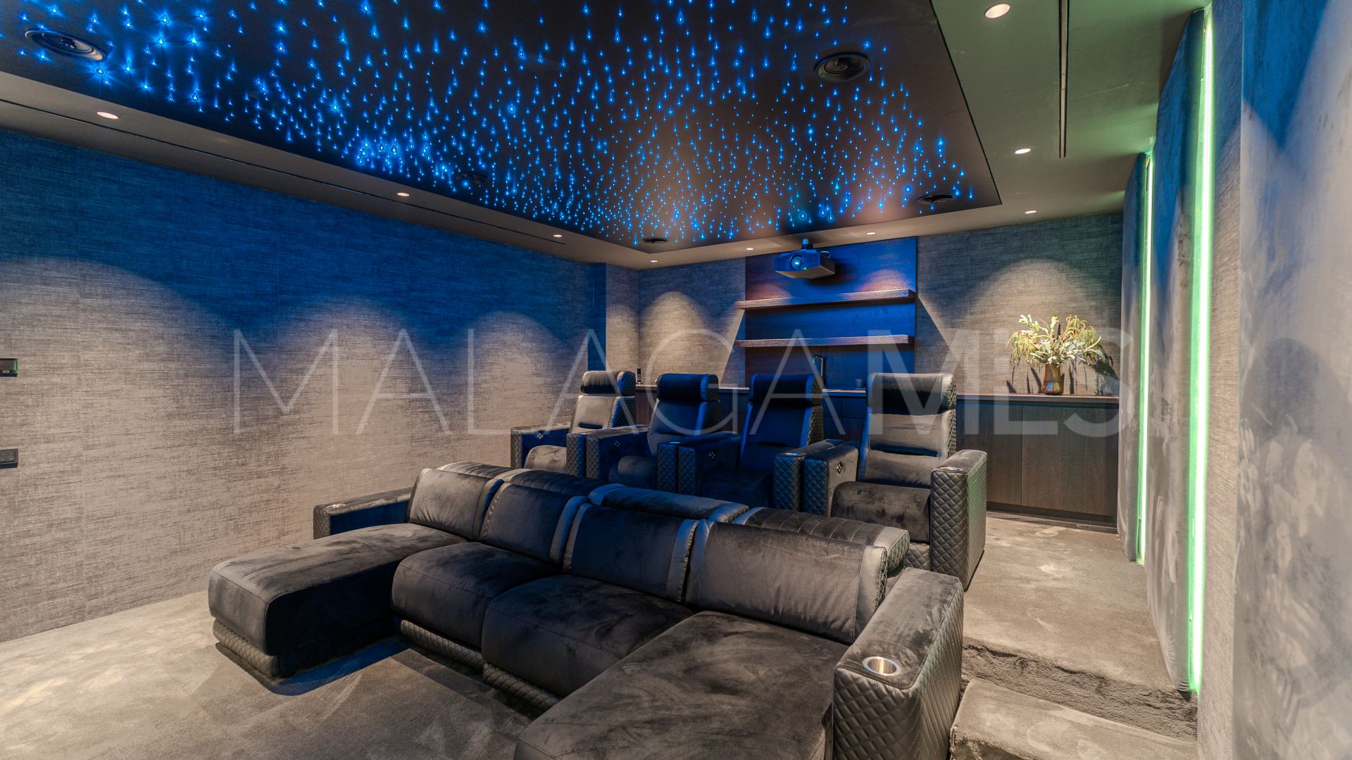 Villa for sale in Los Monteros