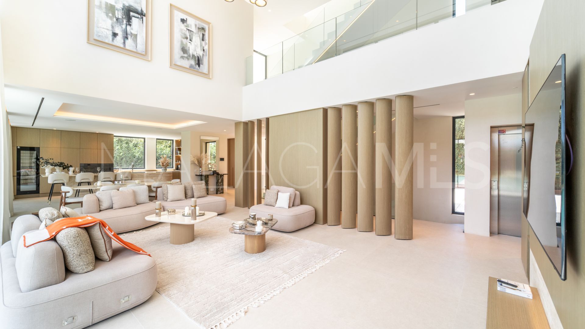 Villa for sale in Los Monteros