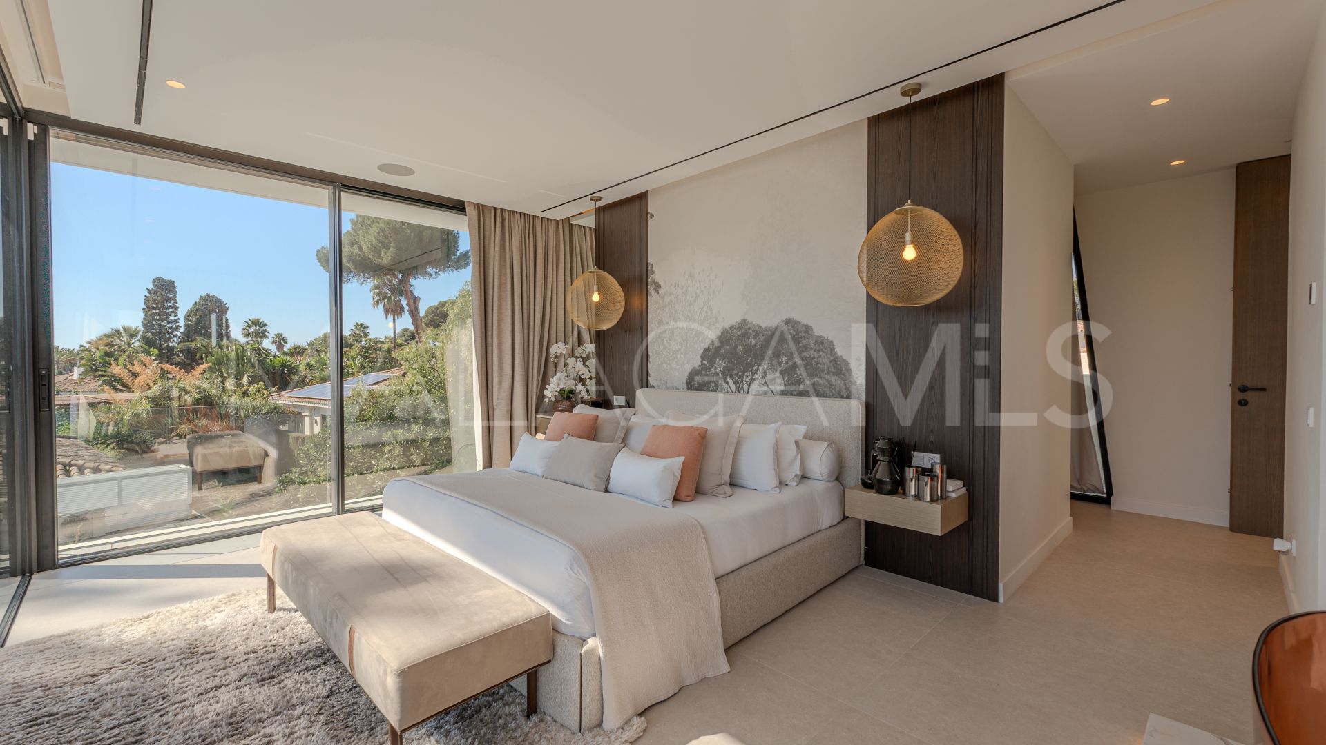 Villa for sale in Los Monteros