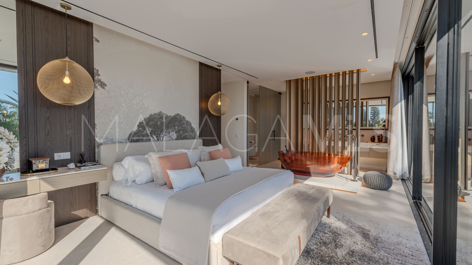 Villa for sale in Los Monteros