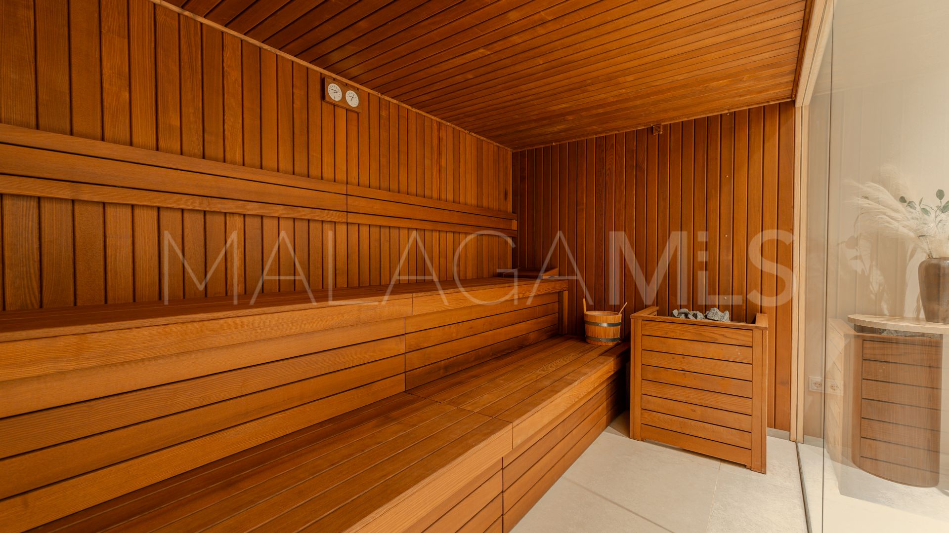 Villa for sale in Los Monteros