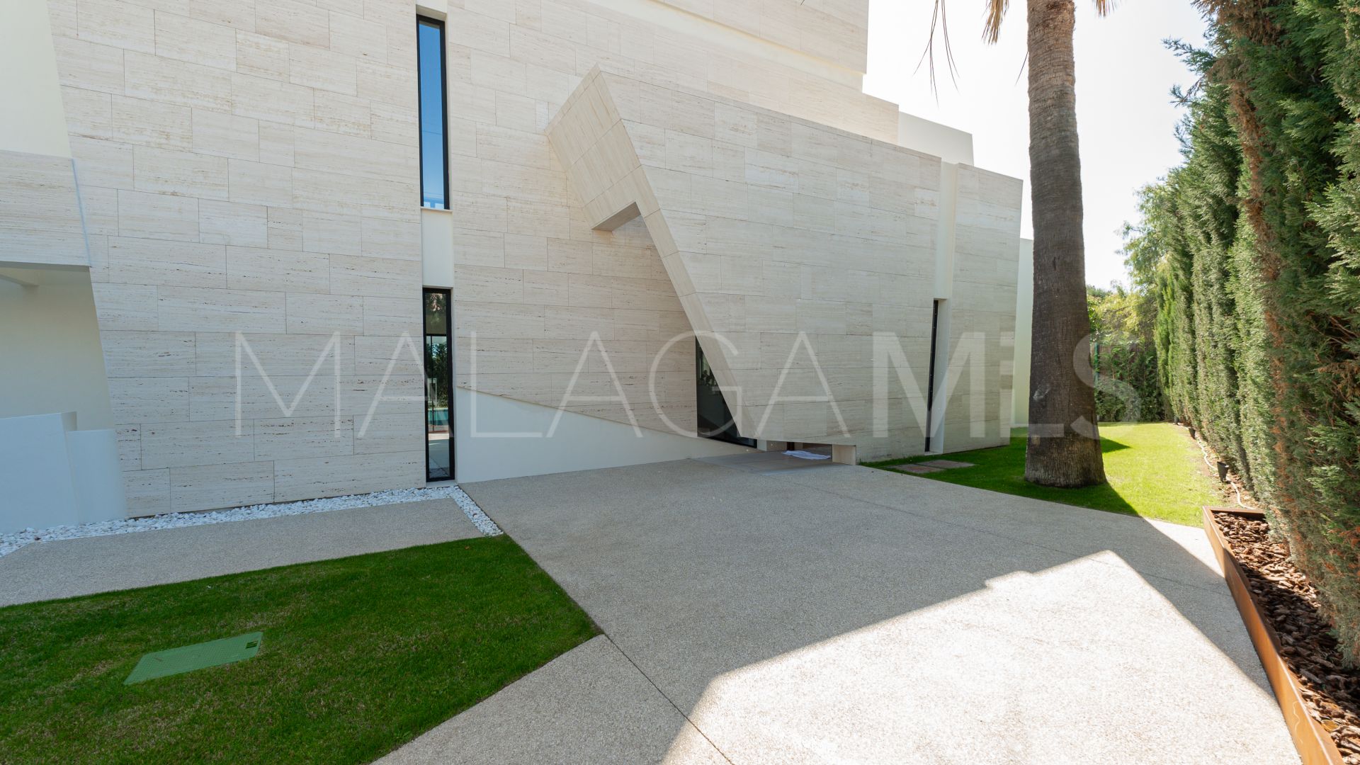 Villa for sale in Los Monteros