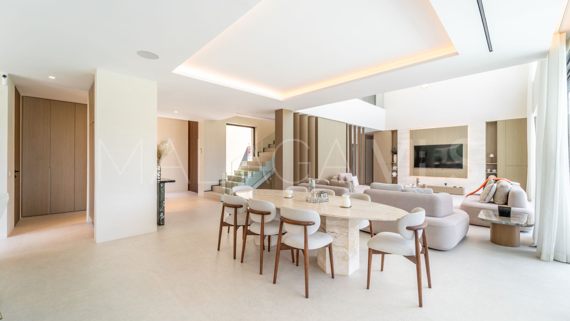 Villa for sale in Los Monteros