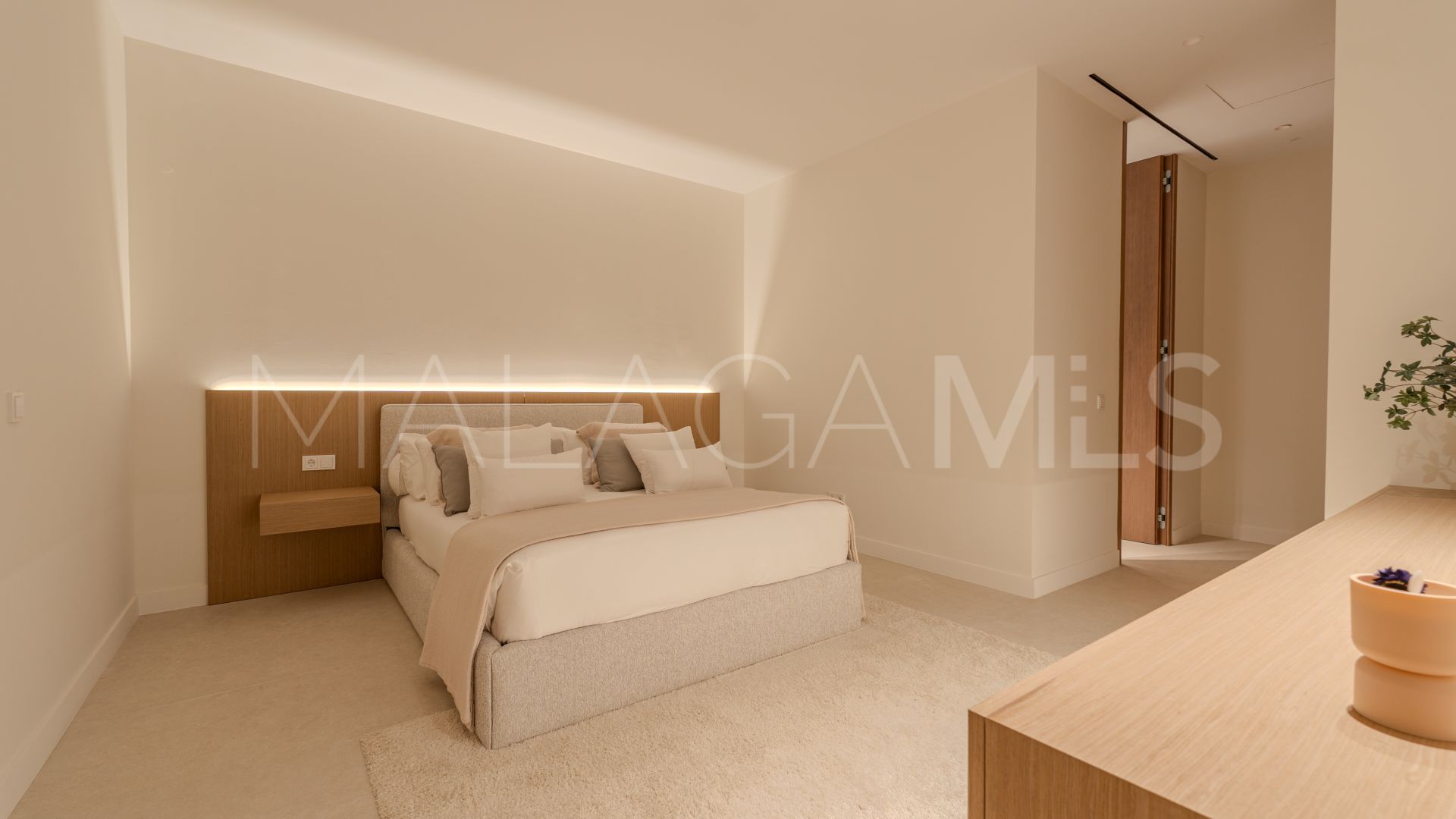 Villa for sale in Los Monteros
