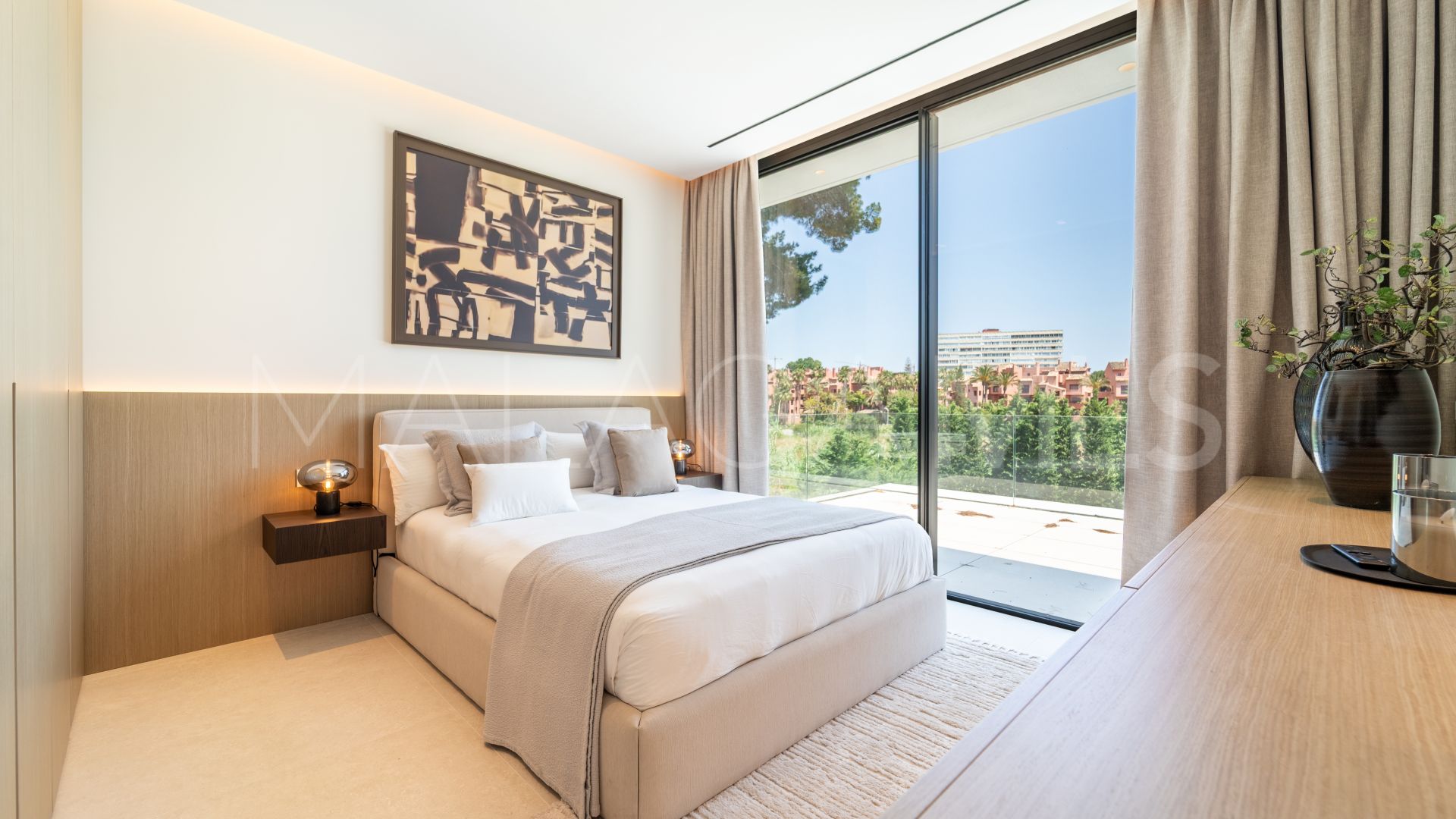 Villa for sale in Los Monteros