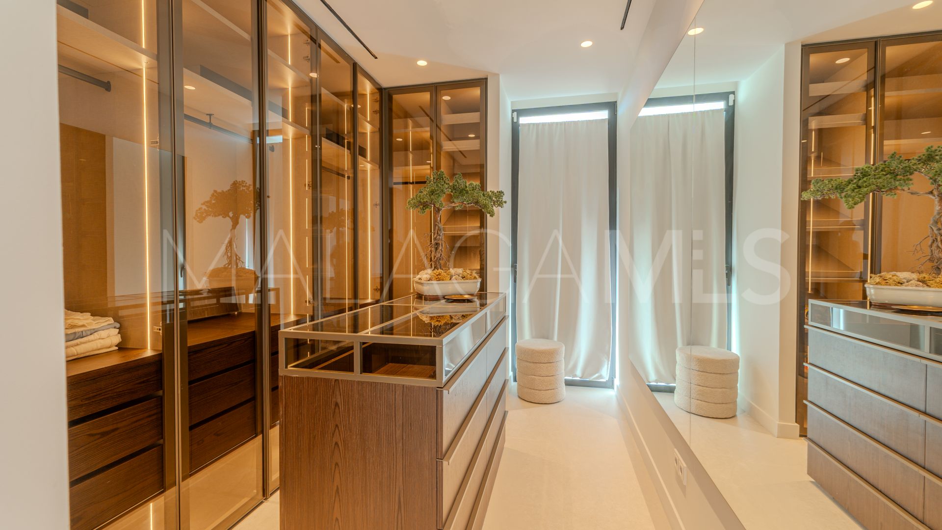 Villa for sale in Los Monteros