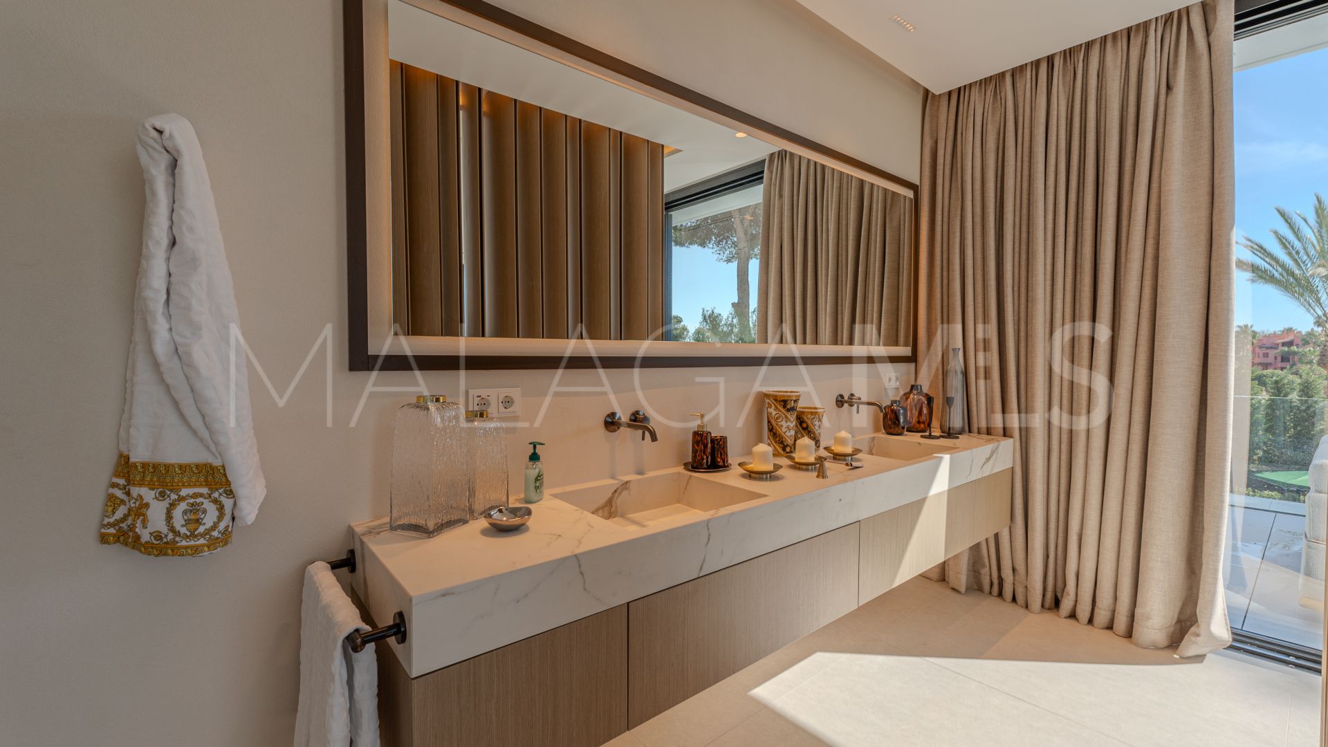 Villa for sale in Los Monteros