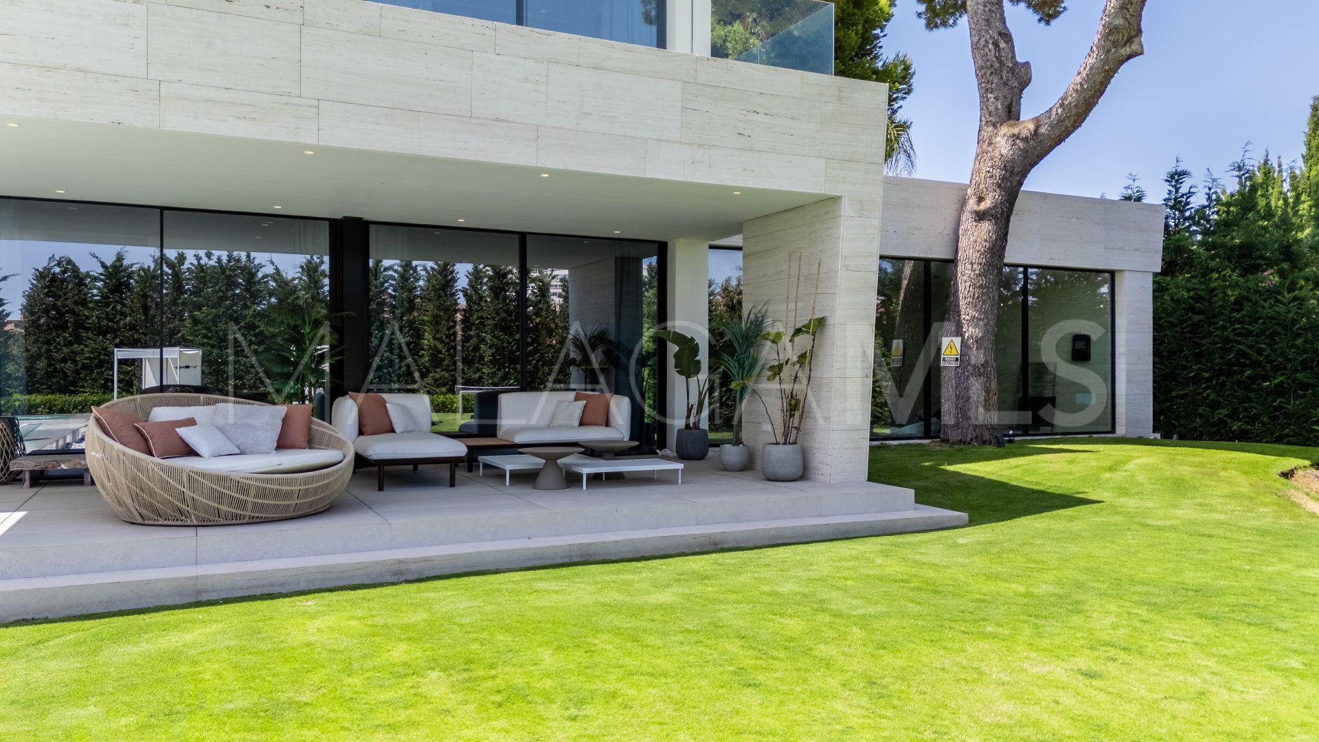 Villa for sale in Los Monteros