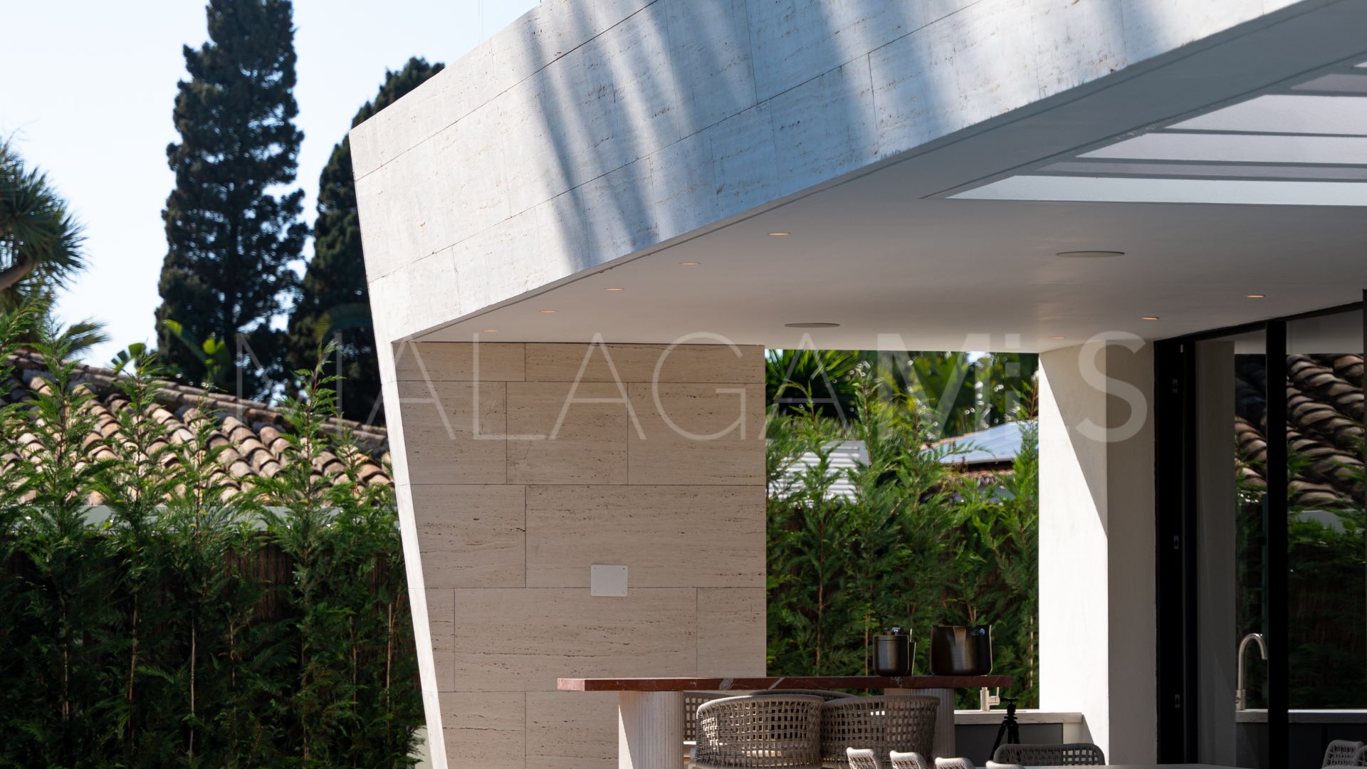 Villa for sale in Los Monteros