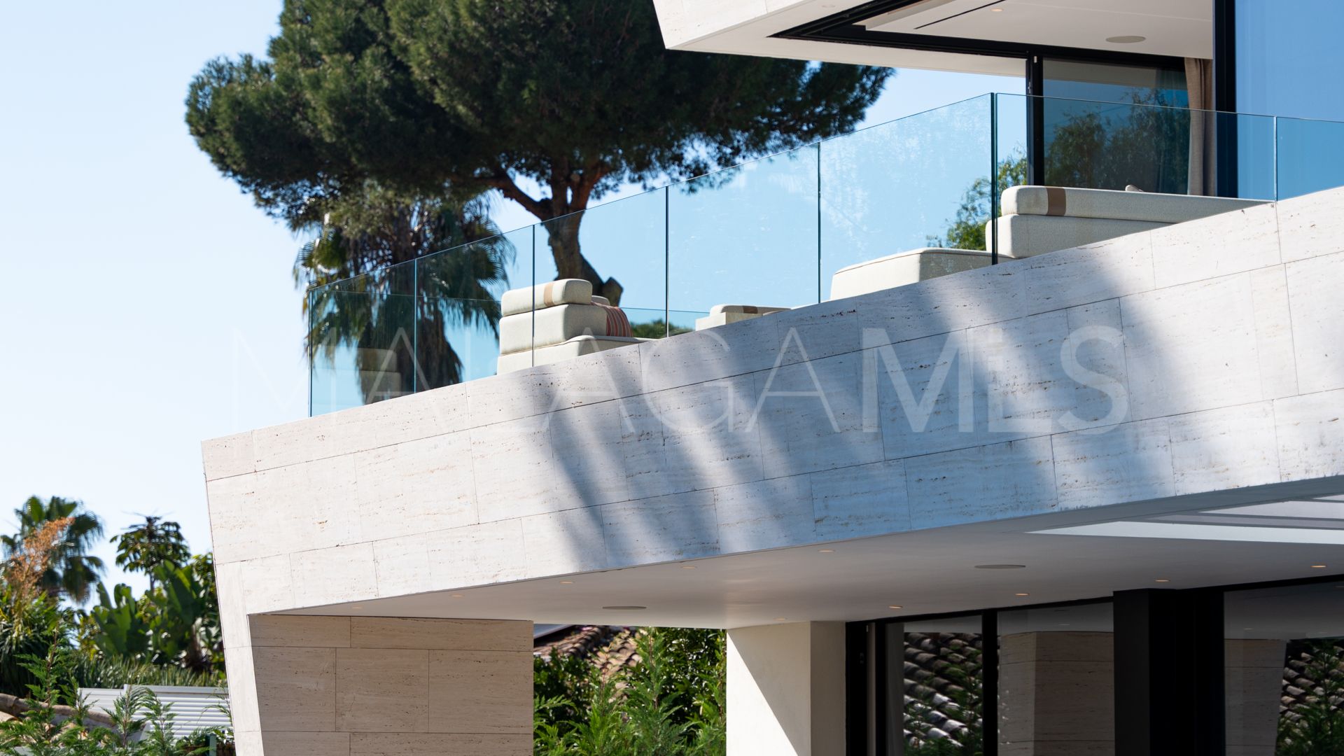 Villa for sale in Los Monteros