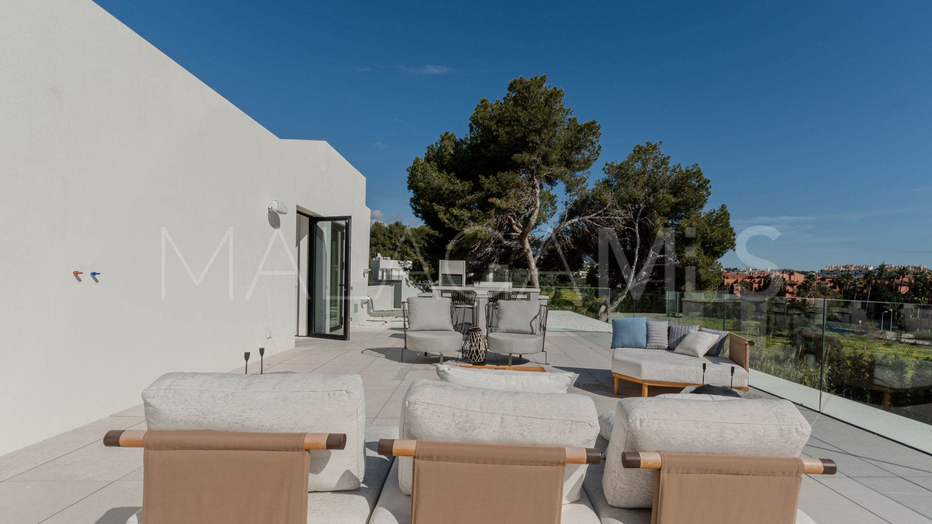 Villa for sale in Los Monteros
