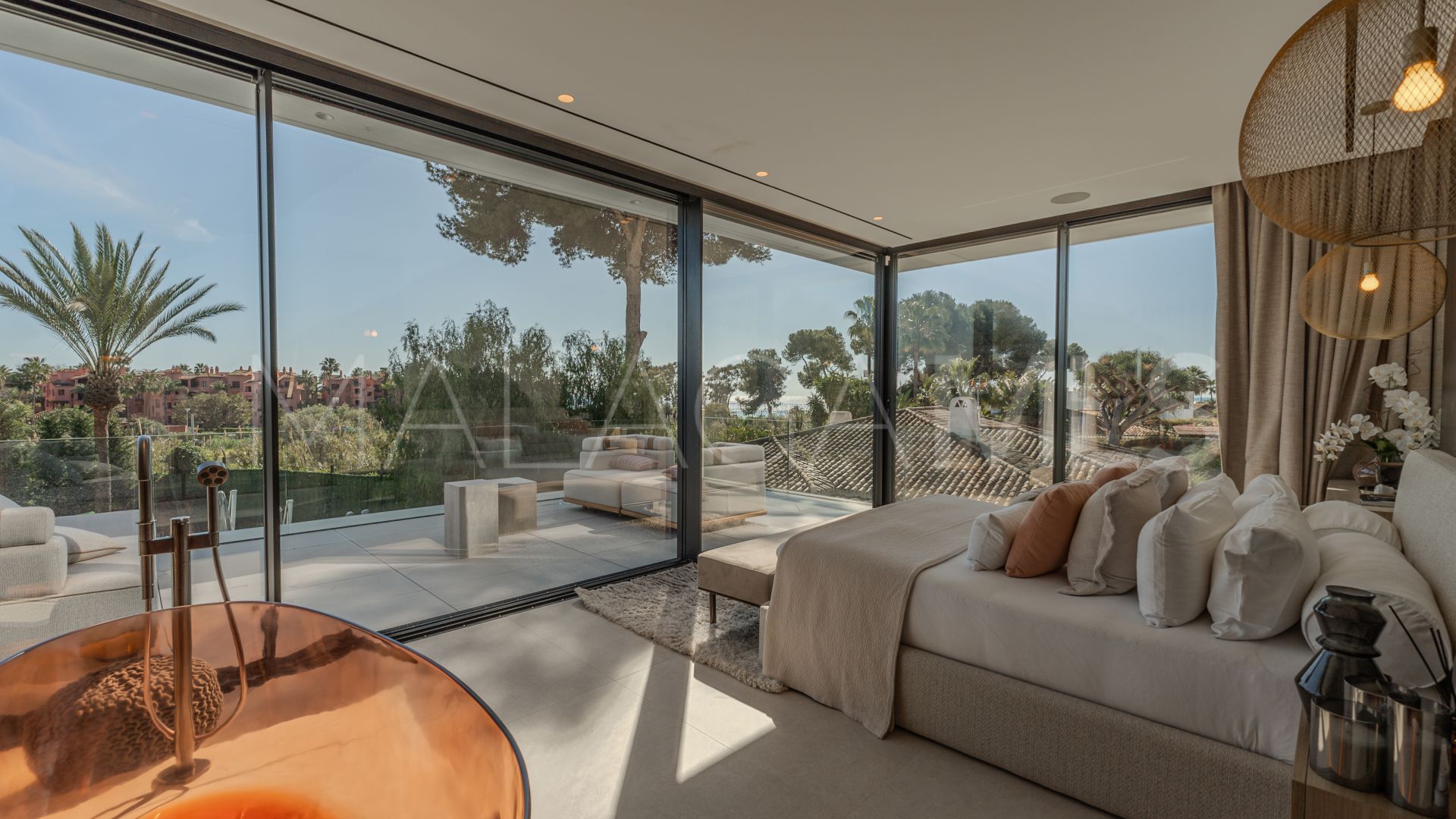 Villa for sale in Los Monteros