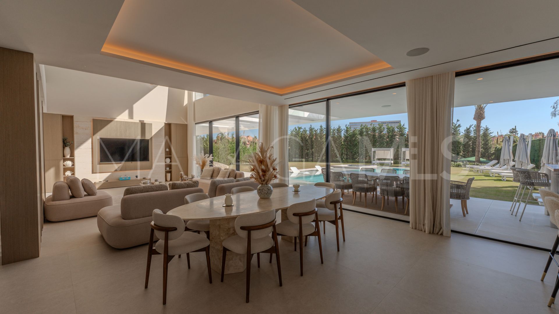 Villa for sale in Los Monteros