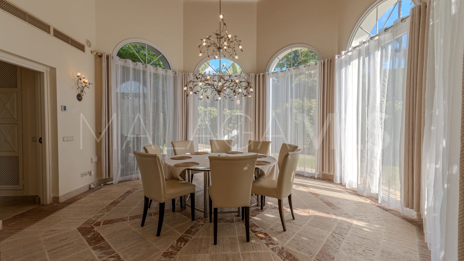 Villa for sale in La Quinta de Sierra Blanca