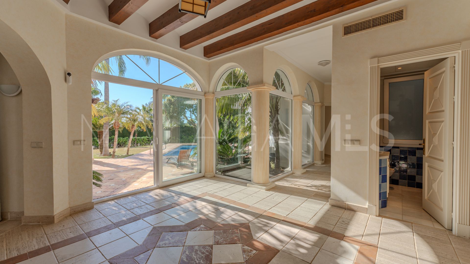 Villa for sale in La Quinta de Sierra Blanca