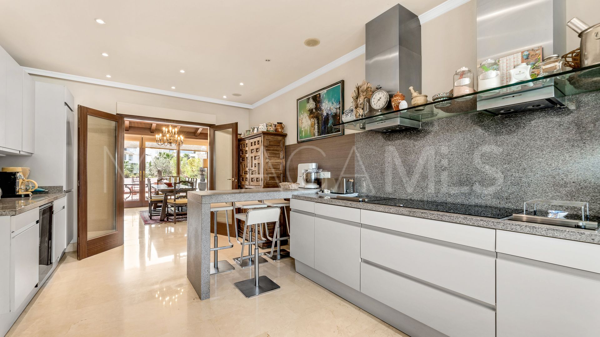Duplex penthouse with 5 bedrooms for sale in Lomas del Rey