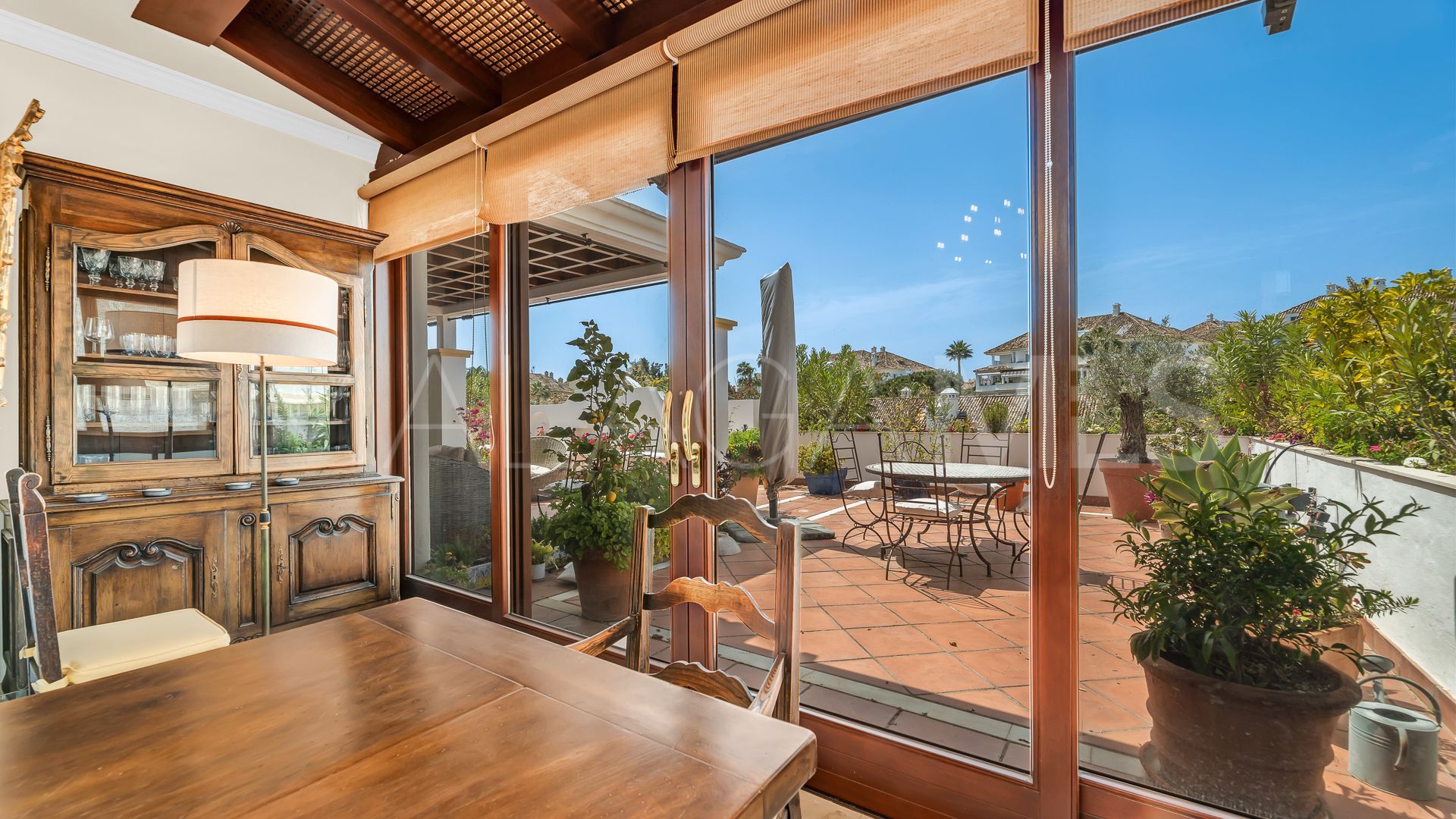 Duplex penthouse with 5 bedrooms for sale in Lomas del Rey