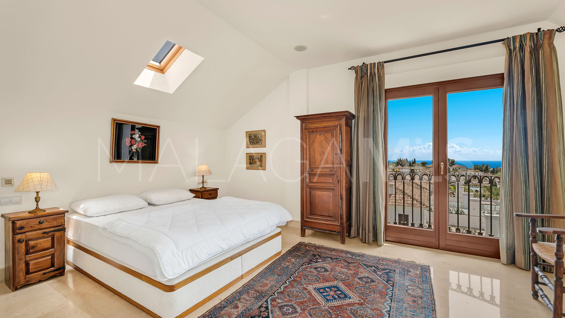 Duplex penthouse with 5 bedrooms for sale in Lomas del Rey