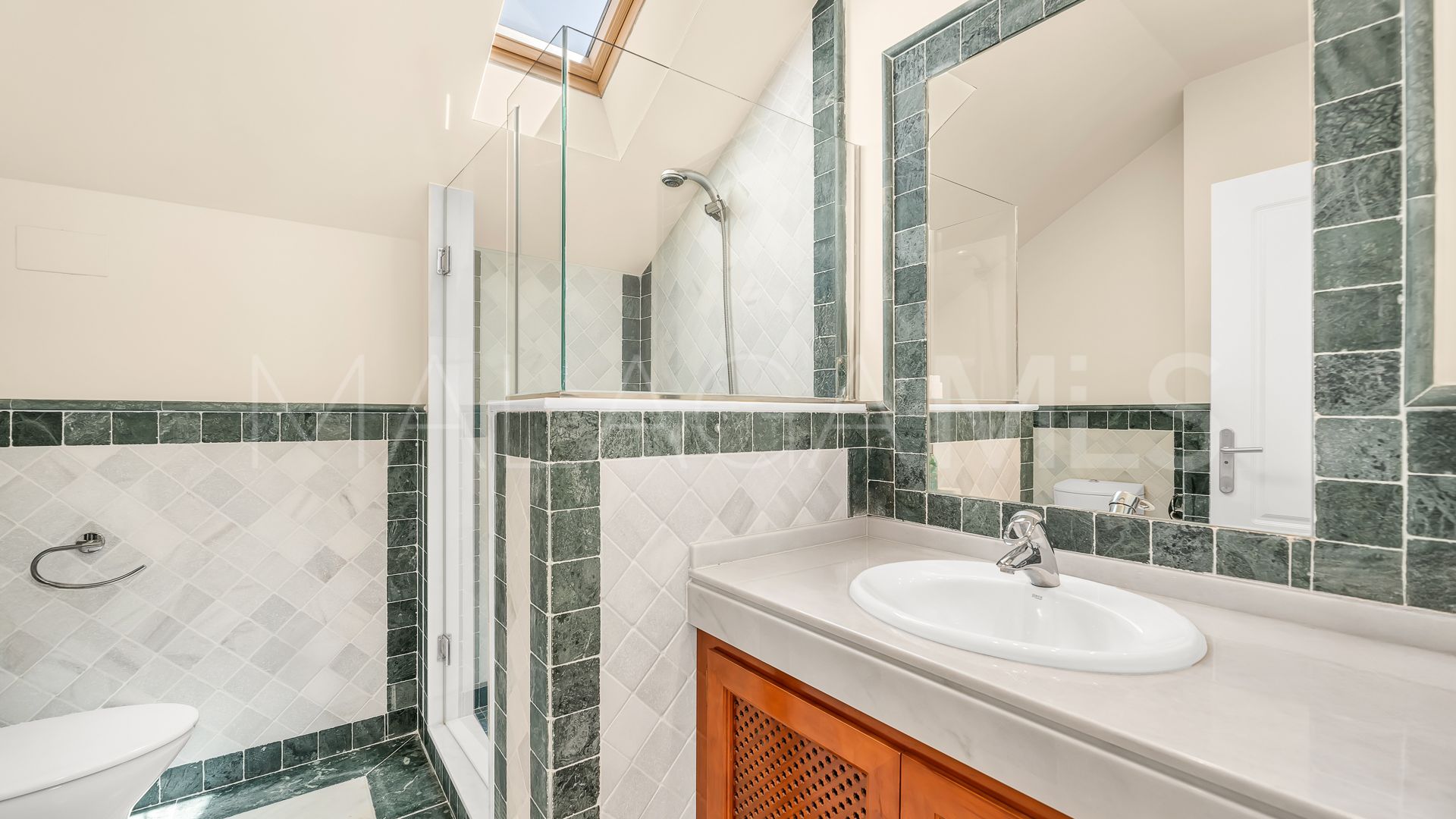 Duplex penthouse with 5 bedrooms for sale in Lomas del Rey