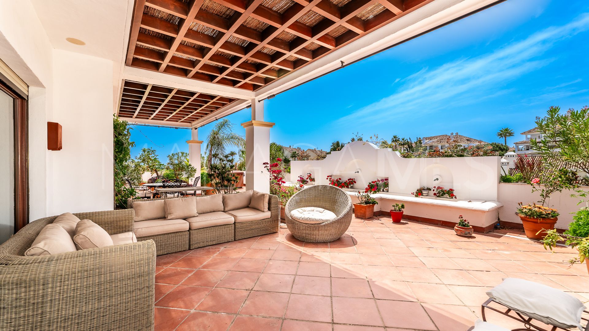 Duplex penthouse with 5 bedrooms for sale in Lomas del Rey