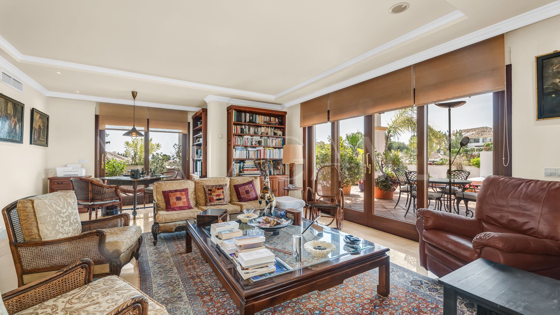 Duplex penthouse with 5 bedrooms for sale in Lomas del Rey