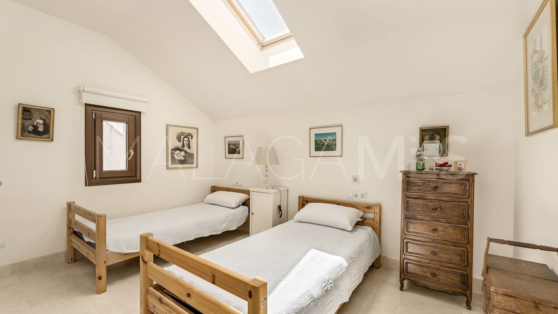 Duplex penthouse with 5 bedrooms for sale in Lomas del Rey