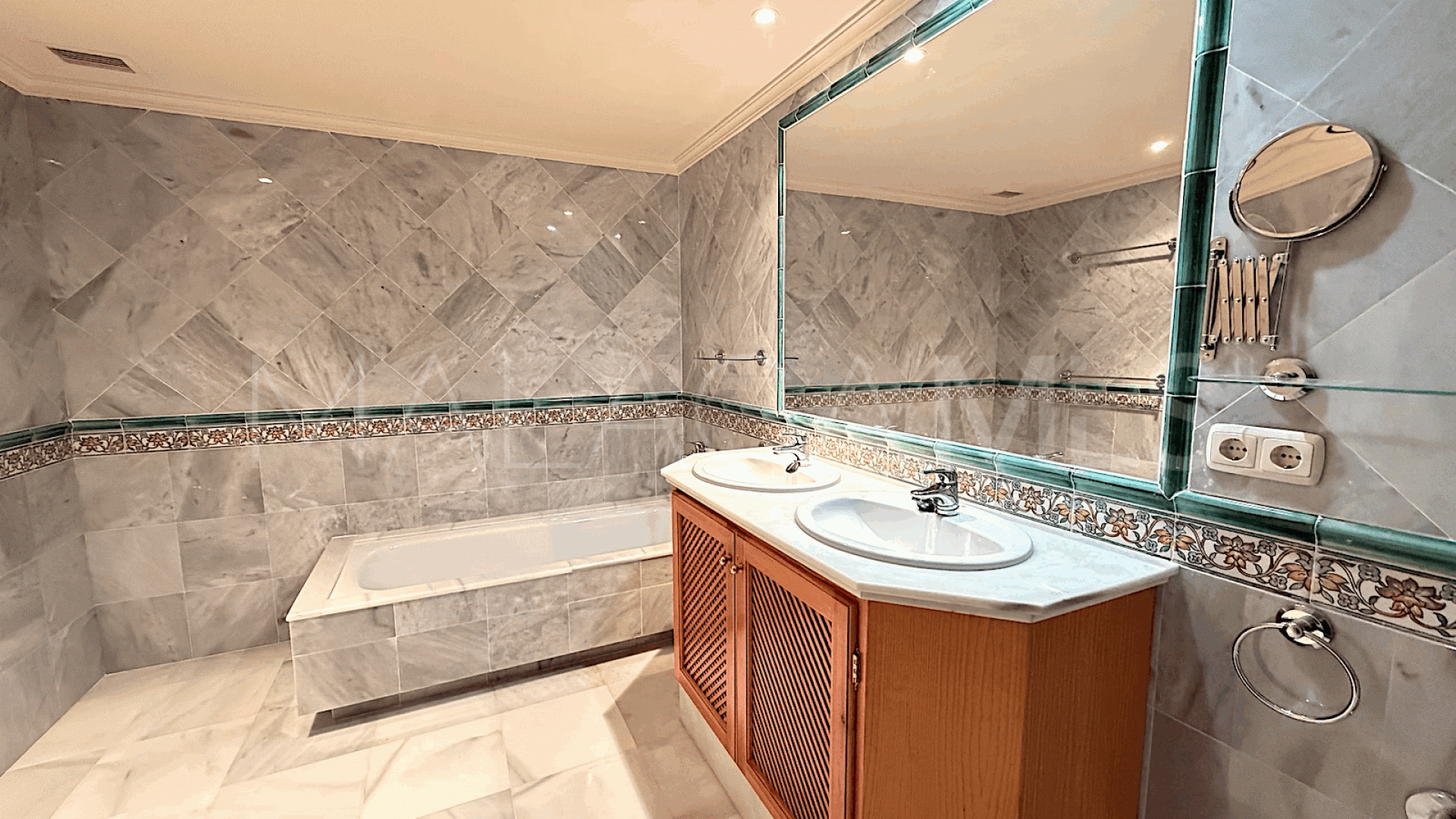 2 bedrooms ground floor apartment for sale in Monte Halcones