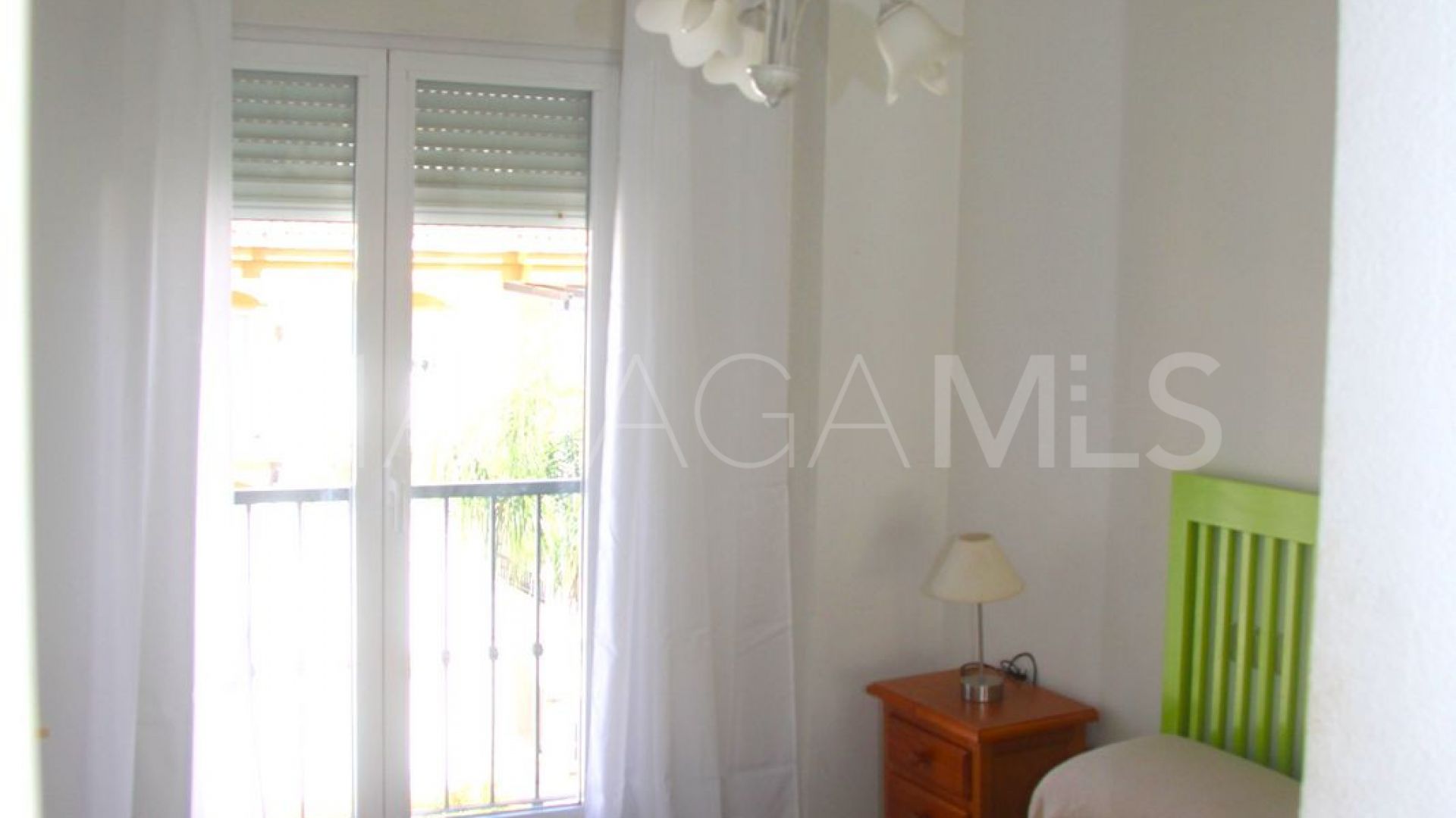 Buy penthouse with 3 bedrooms in Nueva Andalucia